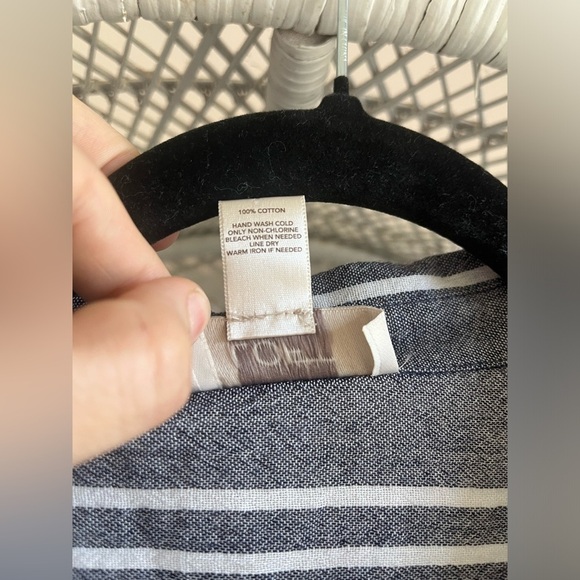 NWOT - Ann Taylor LOFT Chambray Grey & White 100% Cotton Button Down Size medium - Picture 2 of 6